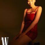 Jang Yoon-ju Instagram - 직접 화보를 기획해서 만들어 보았어요! 패션적인 새로운 인생컷을 담아 주고 싶었습니다! 그만큼 저는 시민덕희 팀을 진심으로 애정합니다! 오늘 개봉한 영화 #시민덕희 를 축복하며 !! 💜🙏🏻 @wkorea 2024 Feb editor / @shin_wkorea Feature editor / @yoonjujang Photographer /@kimheejune Stylist / @jaryoungchoi @0to9official Hair / @soheecho83 Make-up / @i_am_yunjung