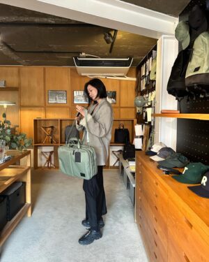 Jang Yoon-ju Instagram - 승민이의 브랜드 @trvr.cc 의 새로운 제품출시를 축하하며. 이번엔 승민이가 직접 찍은 사진들도 전시되어 있어요. 
판매도 가능하구요. 사진작가 해도 되겠어!!! ㅎㅎㅎㅎ
🤍🫶🏻🥰
#현실판홍해인백현우ㅋ