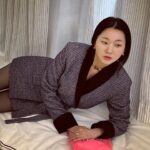 Jang Yoon-ju Instagram - 역시 디테일이 다르구나 !! 🖤 2024 샤넬 꾸띄르 쇼가 한국시간으로는 1월 23일 화요일 밤 10시 CHANEL.COM에서 공개 예정이예요:) @chanelofficial #CHANELHauteCouture #샤넬 #샤넬패션