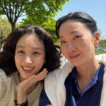 Jang Yoon-ju Instagram - 내일 저녁7:00 유튜브 #윤쥬르 에서 @yoanaloves 친구 려원이와 함깨한 한강피크닉편이 업로드 되어요 :) 🩵☘️🌈🌸 #매주수요일업로드 #윤쥬르 ㅎㅎㅎㅎ