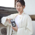 Jang Yoon-ju Instagram - 한국의 아름다운 자연과 고미술품을 현대적인 디자인으로 담아낸 케이스티파이와 국립중앙박물관의 콜라보!! 와!!멋진 작품이다!! 🩶🩵👍🏻🫶🏻 4월 22일 카카오 선물하기에서 일부 디자인 단독 선출시 한다고 해요. 그리고 5월 6일에 전체 컬렉션은 웹사이트를 통해 만나보실 수 있어요. @casetify_kr x @muds_museumgoods #NationalMuseumofKoreaxCASETiFY #국립중앙박물관x케이스티파이 #케이스티파이 #광고