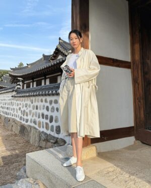 Jang Yoon-ju Instagram - 한국의 아름다운 자연과 고미술품을 
현대적인 디자인으로 담아낸 
케이스티파이와 국립중앙박물관의 콜라보!! 
와!!멋진 작품이다!! 🩶🩵👍🏻🫶🏻

4월 22일 카카오 선물하기에서 
일부 디자인 단독 선출시 한다고 해요.
그리고 5월 6일에 전체 컬렉션은 
웹사이트를 통해 만나보실 수 있어요.

@casetify_kr x @muds_museumgoods 
#NationalMuseumofKoreaxCASETiFY 
#국립중앙박물관x케이스티파이 #케이스티파이 
#광고