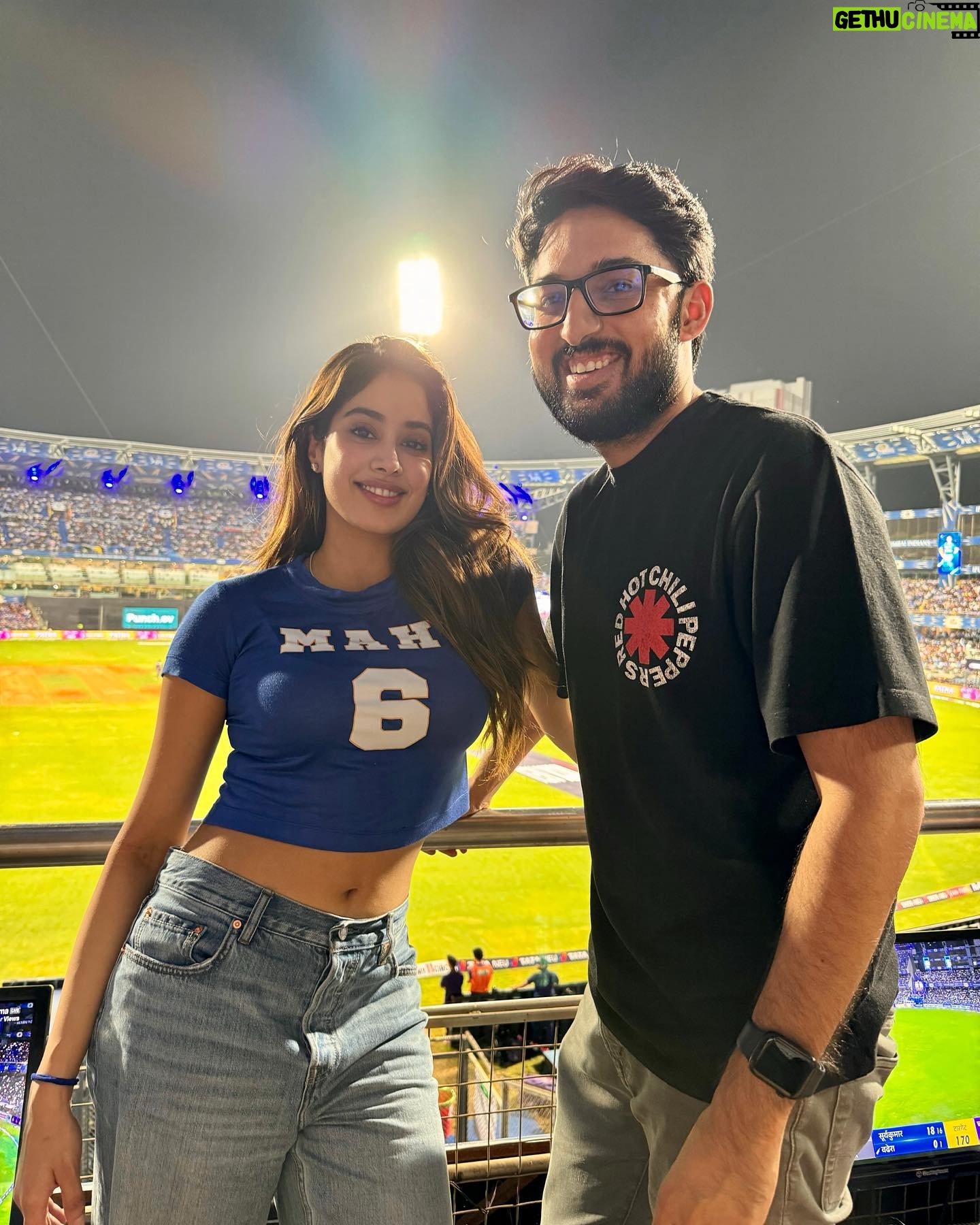 Janhvi Kapoor Instagram - Mahis day out 🏏 Mr Mahi missed you there @rajkummar_rao 🙁
