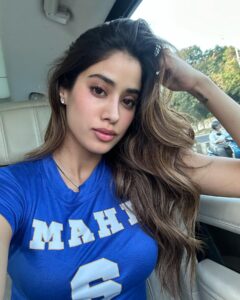 Janhvi Kapoor Instagram - Mahis day out 🏏 Mr Mahi missed you there @rajkummar_rao 🙁