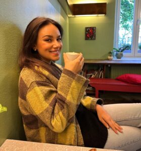 Janina Uhse Instagram - Did someone say „pasteis de nata“?