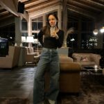 Janina Uhse Instagram – Anzeige, weil markiert//
Den drehfreien Tag bestmöglich genutzt im @naturhotelforsthofgut 🏔️🥰
1. Leckeren Cocktail geschlürft 
2. Im Family Spa erholt 
3. Den Kinderbereich unsicher gemacht 
4. Herrlich schnabuliert
5. Neue Freunde gefunden 

Bis gaaaanz bald 🥰