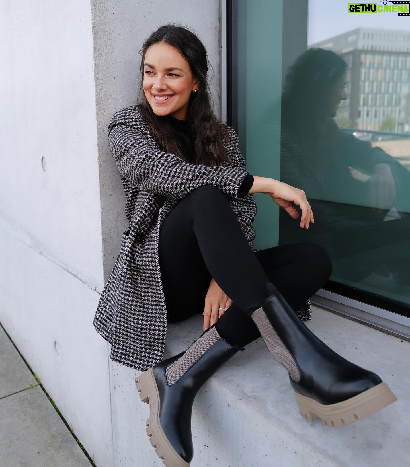 Janina Uhse Instagram - Anzeige// Große Boots Liebe! Ihr habt entschieden, Boots sind euer Musthave für die kommende Saison. Fühl ich seeeehr! ❤️ @soliver #soliver
