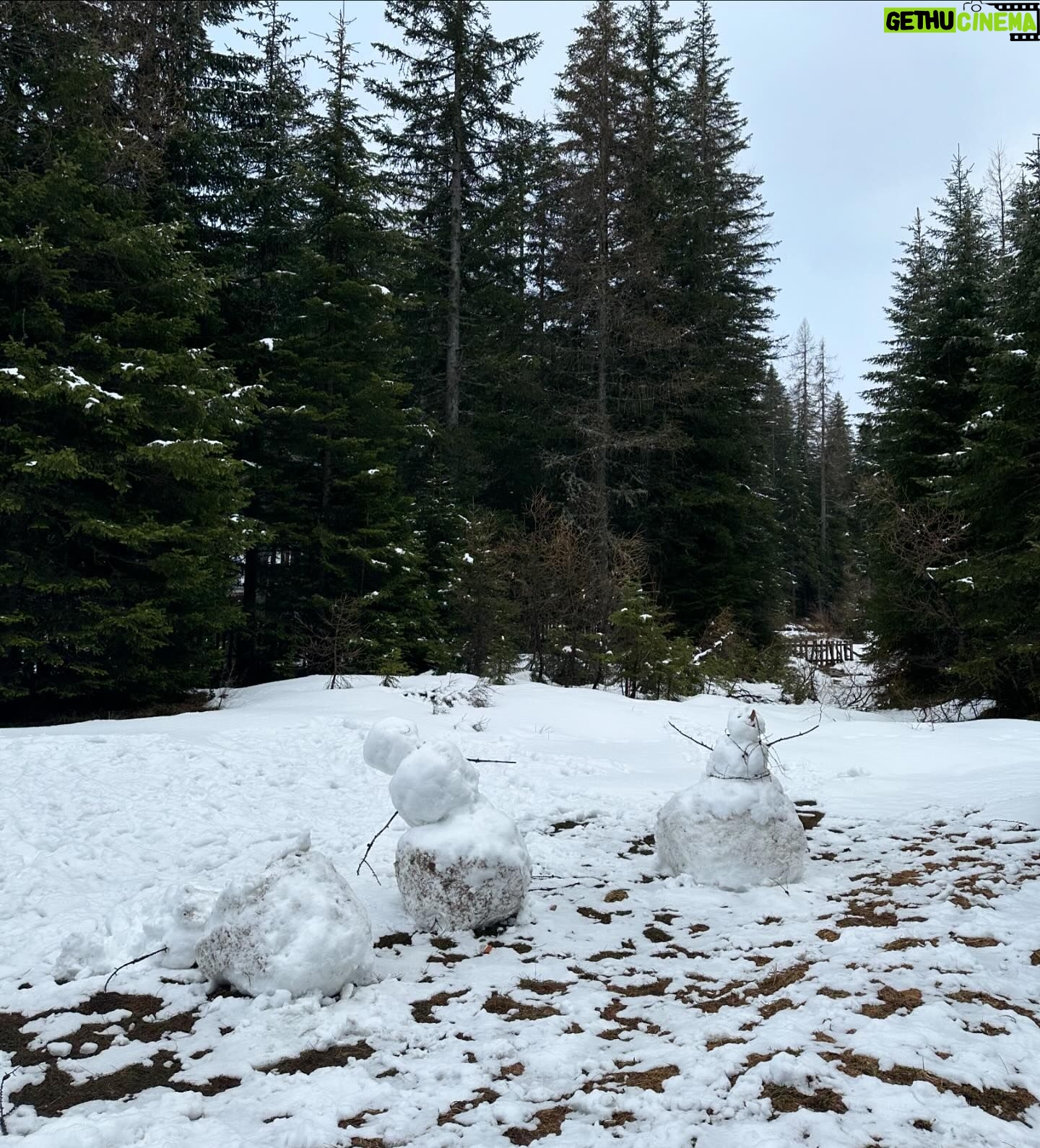 Janina Uhse Instagram - Finally. Winter Wonderland 🏔️ Inklusive besoffener Schneemänner ⛄️ 🥴