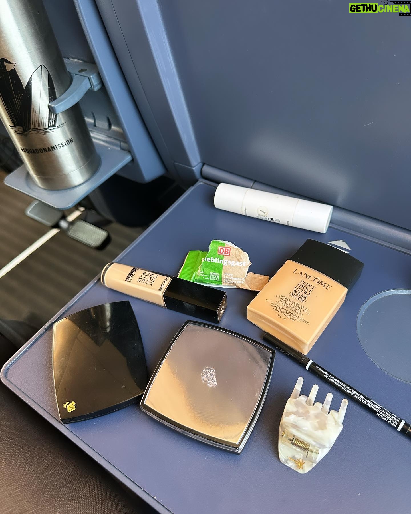 Janina Uhse Instagram - Der Lieblingsgast ist auf dem Weg nach München 🥨