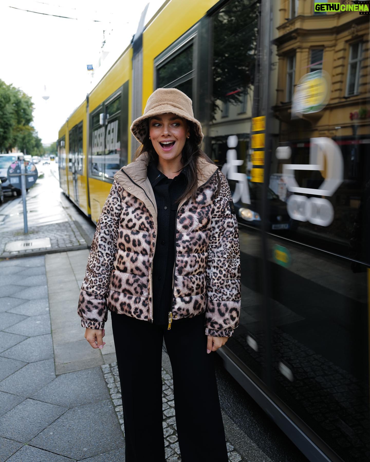 Janina Uhse Instagram - Anzeige // Happy Birthday Marc Cain! 🎈 Wenn ich genau so stilvoll altere wie Ihr es tut, dann bin ich auf dem richtigen Weg. 50 Jahre und schöner denn je! Cheers 🥂 @marccain #MarcCainGirls #50YearsMarcCain