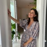 Janina Uhse Instagram – Sun is out 🥰 und ich steh am Herd und kreiere neue Gerichte für euch und @janinaandfood 🤤🍝🥗🌯🥞