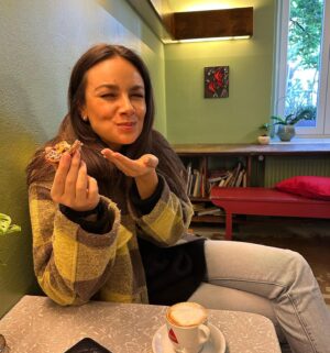Janina Uhse Instagram - Did someone say „pasteis de nata“?