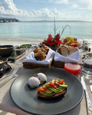 Janina Uhse Instagram - Ich möchte bitte jeden Morgen so frühstücken. Danke 🥰🙏

Anzeige, weil markiert// @jumeirahmaldives @jumeirahgroup