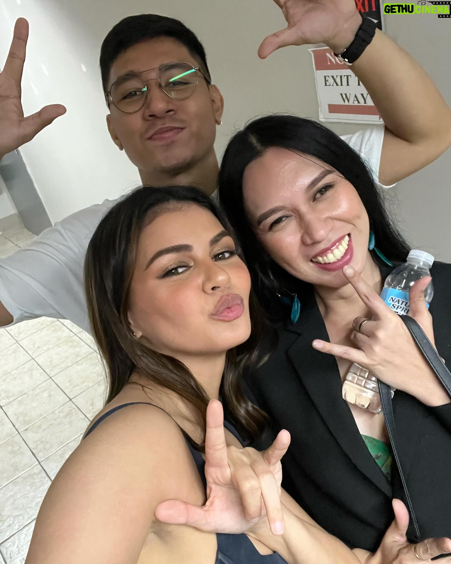 Janine Gutierrez Instagram - Maraming salamat po sa lahat ng dalubgurong bumubuo sa Gawad Pasado sa parangal na ibinigay ninyo sa akin at sa Bakit Di Mo Sabihin 🙏🏻 Thank you Direk @realflorido and @imfloreyes for allowing me to be part of this story and beautiful script. Thank you partner, @akosijcdeberat!! Thank you ate @anagfeleo as always for your guidance!! And thank you thank you @titsercarvs and @disneyaguila - sa pagmamahal at pasensya niyo samin. They translated the entire script into Filipino Sign Language. Thank you also ate @jccantosmakeup my package deal and direk @punktures ang hirap nito pero kinaya. Thank you @cinemalayaofficial for being our first home, and now @primevideoph. More power to the Deaf community in the Philippines and FSL. Here's to working towards making our country more accessible and inclusive for everyone 🤟🏻🩷