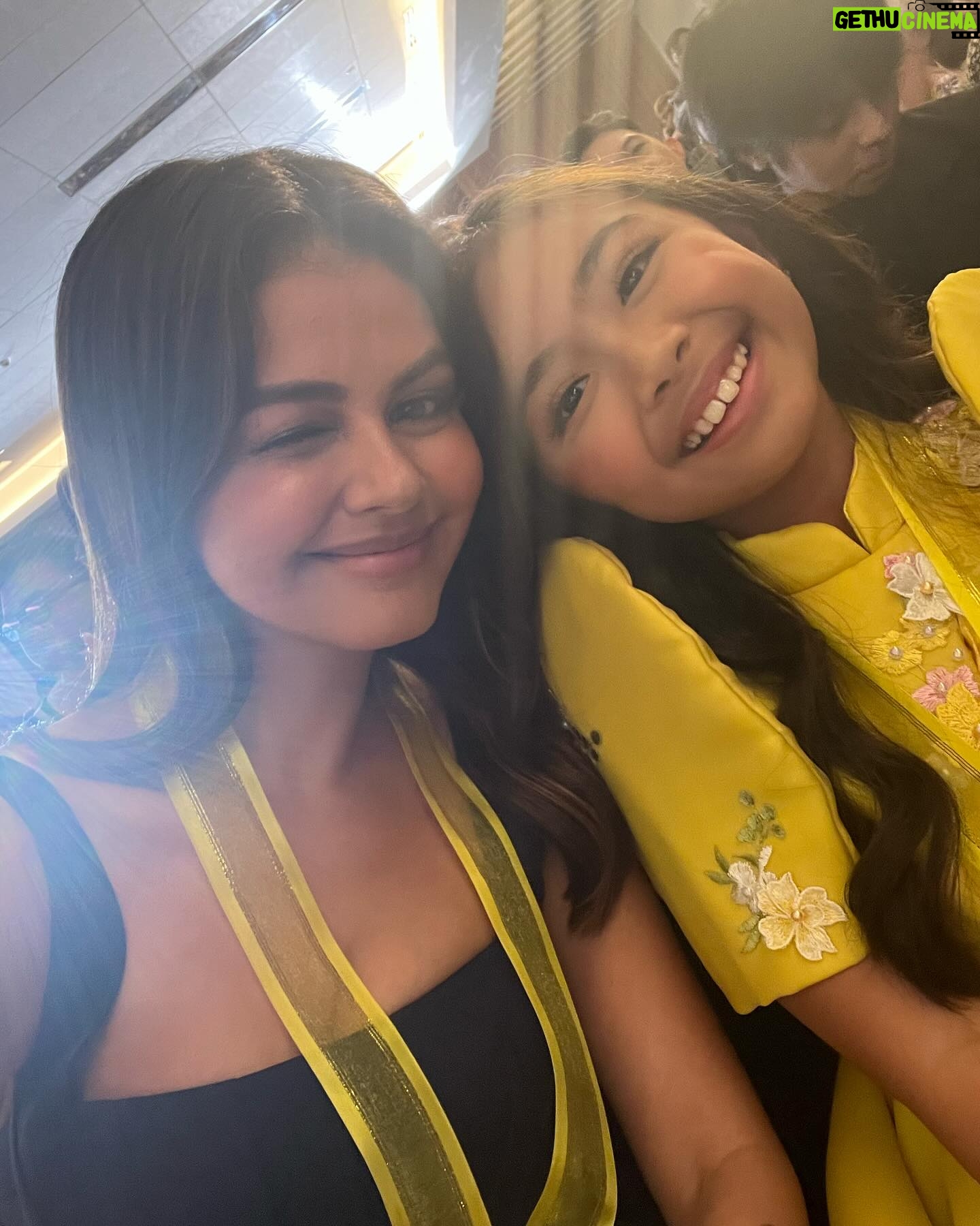 Janine Gutierrez Instagram - Maraming salamat po sa lahat ng dalubgurong bumubuo sa Gawad Pasado sa parangal na ibinigay ninyo sa akin at sa Bakit Di Mo Sabihin 🙏🏻 Thank you Direk @realflorido and @imfloreyes for allowing me to be part of this story and beautiful script. Thank you partner, @akosijcdeberat!! Thank you ate @anagfeleo as always for your guidance!! And thank you thank you @titsercarvs and @disneyaguila - sa pagmamahal at pasensya niyo samin. They translated the entire script into Filipino Sign Language. Thank you also ate @jccantosmakeup my package deal and direk @punktures ang hirap nito pero kinaya. Thank you @cinemalayaofficial for being our first home, and now @primevideoph. More power to the Deaf community in the Philippines and FSL. Here's to working towards making our country more accessible and inclusive for everyone 🤟🏻🩷