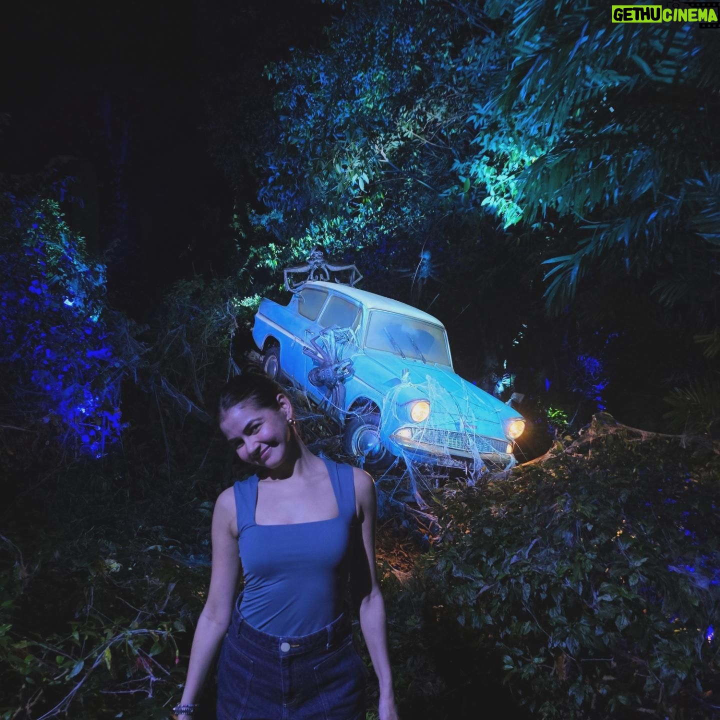 Janine Gutierrez Instagram - museums and food and anything Harry Potter 💐🕷️ @discover_grp