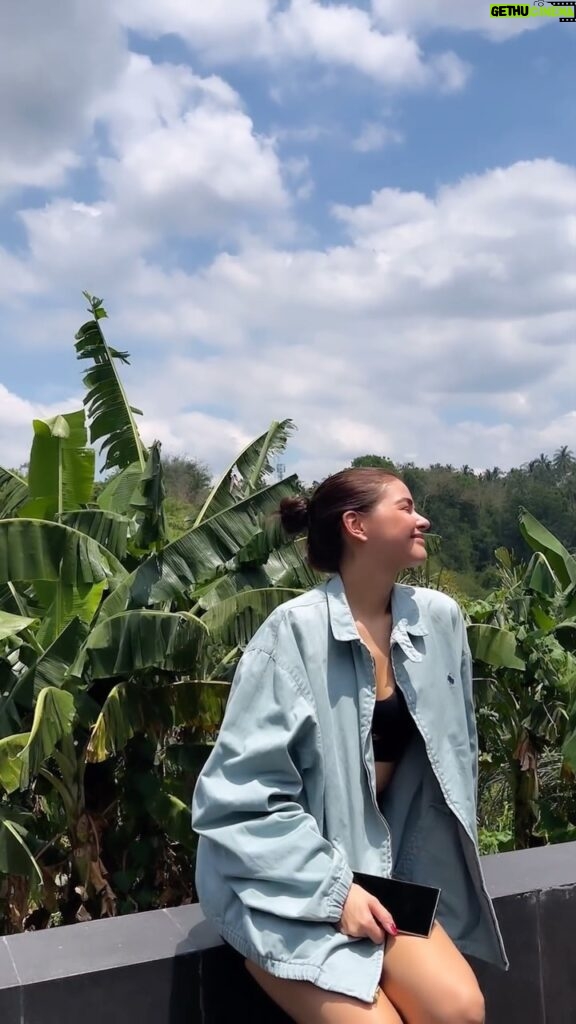 Janine Gutierrez Instagram - Hear me out!!!! I had no idea that by planting trees in GForest, you also help farming families in different parts of the country. One of the many reasons to use #GForest! 🤍 With green points you get from your daily GCash transactions, you can plant a virtual tree which will then be translated into a real tree by GCash and its partners. An easy and fun way to be a green hero everyday. 🌏 #Environment #Philippines #GCash
