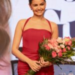 Janine Gutierrez Instagram – KAPAMILYA! ❤️💚💙 Thank you so much to my @abscbn family for my second contract signing. This is so special to me and I am forever grateful. I’m so so happy to continue to be a certified Kapamilya!! Thank you to my bosses turned family, to my @dreamscapeph family, @asapofficial family and @lvd_management family for the trust and love. 

At syempre sa mga #Kapamilya all over the world – THANK YOU for the love and I’m sending all my love back to you! Excited na ako sa mga susunod na pagsasamahan natin ❤️‍🔥❤️‍🔥❤️‍🔥😉 TYL!