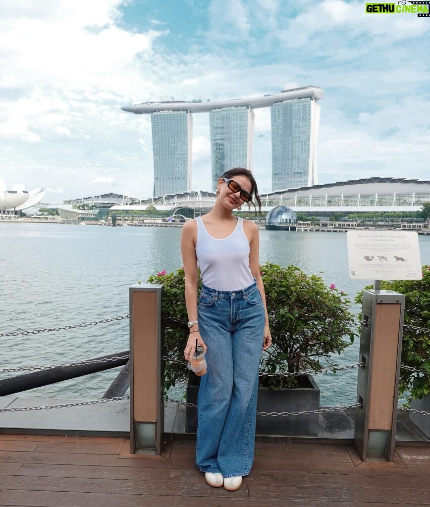 Janine Gutierrez Instagram - sibbies trip 👅 planned the details last minute so thank you @nw.travels24 @dr.travelph for helping us find hotels despite all of se asia being in sg! congrats sa lahat ng na-push ang eras tour!!!! 🫶🏻