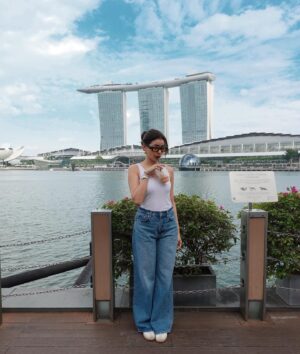 Janine Gutierrez Instagram - sibbies trip 👅

planned the details last minute so thank you @nw.travels24 @dr.travelph for helping us find hotels despite all of se asia being in sg! congrats sa lahat ng na-push ang eras tour!!!! 🫶🏻