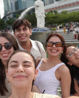 Janine Gutierrez Instagram - sibbies trip 👅

planned the details last minute so thank you @nw.travels24 @dr.travelph for helping us find hotels despite all of se asia being in sg! congrats sa lahat ng na-push ang eras tour!!!! 🫶🏻