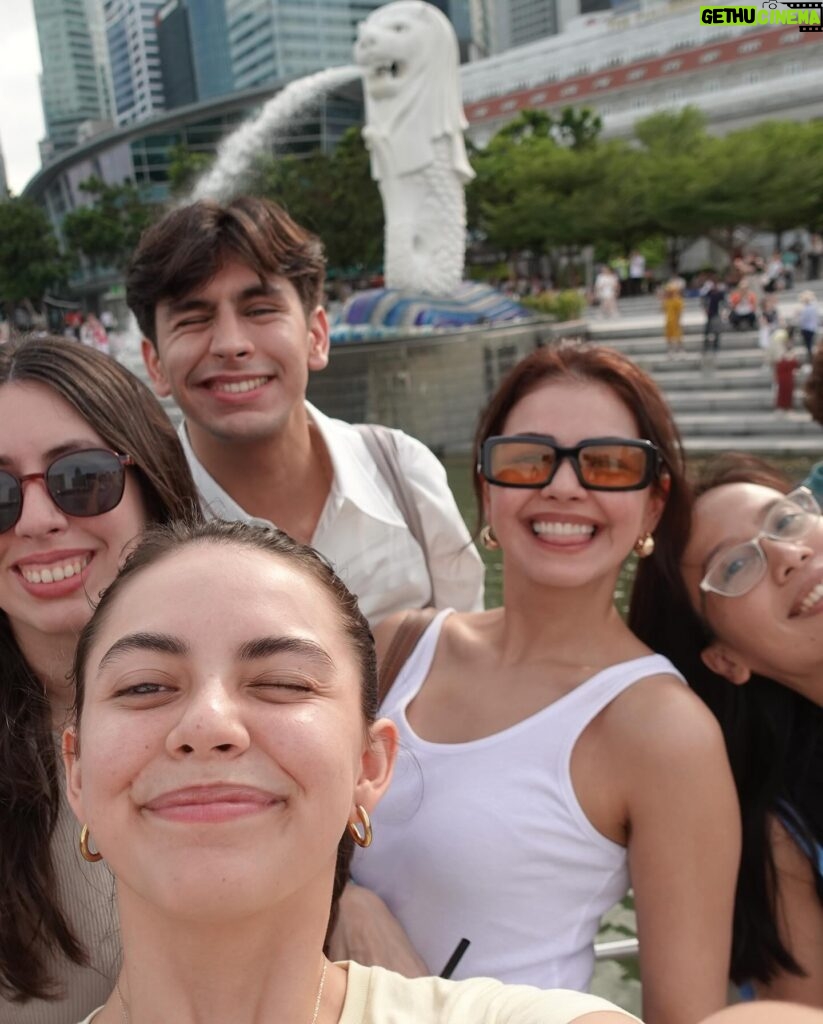 Janine Gutierrez Instagram - sibbies trip 👅 planned the details last minute so thank you @nw.travels24 @dr.travelph for helping us find hotels despite all of se asia being in sg! congrats sa lahat ng na-push ang eras tour!!!! 🫶🏻