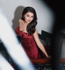 Janine Gutierrez Instagram - Thank you, Kapamilya. Forever grateful for your love. #ABSCBNBallRedCarpet2023 wearing @rajolaurel. @antheabueno @jayaquino_ @studio.24c @melvillesy @maitabaello @tesserajewelry 🌹 #ABSCBNBall2023