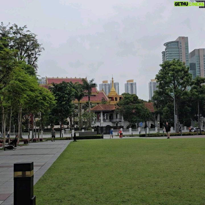 Janine Gutierrez Instagram - mornings in Singapore 🪄 thank you @nw.travels24 @dr.travelph for helping us find hotels for this trip in a fully booked sg ♥️♥️