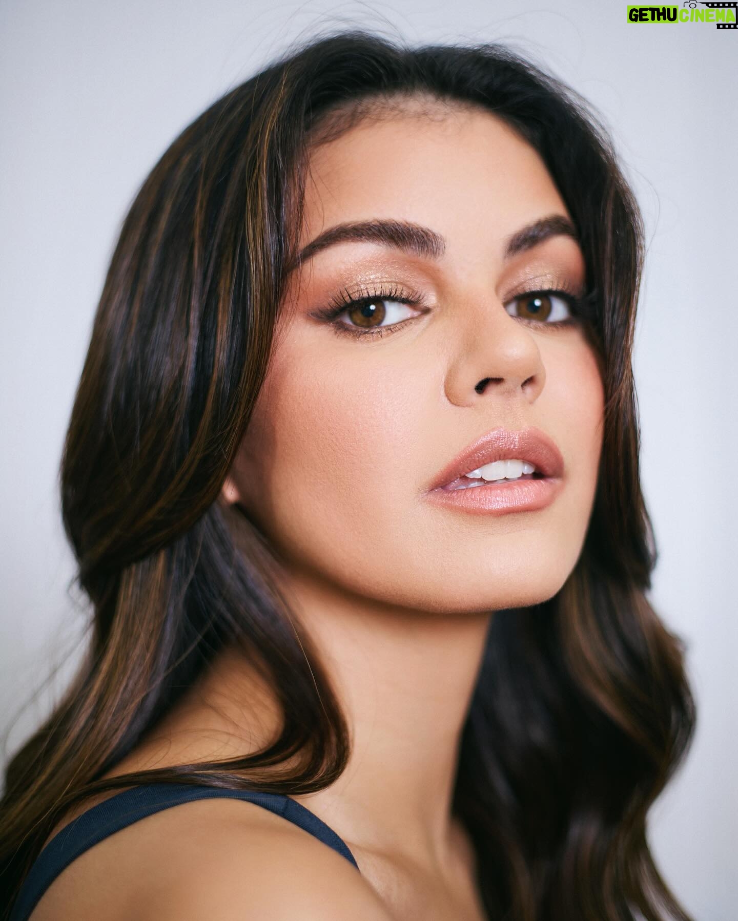 Janine Gutierrez Instagram - Maraming salamat po sa lahat ng dalubgurong bumubuo sa Gawad Pasado sa parangal na ibinigay ninyo sa akin at sa Bakit Di Mo Sabihin 🙏🏻 Thank you Direk @realflorido and @imfloreyes for allowing me to be part of this story and beautiful script. Thank you partner, @akosijcdeberat!! Thank you ate @anagfeleo as always for your guidance!! And thank you thank you @titsercarvs and @disneyaguila - sa pagmamahal at pasensya niyo samin. They translated the entire script into Filipino Sign Language. Thank you also ate @jccantosmakeup my package deal and direk @punktures ang hirap nito pero kinaya. Thank you @cinemalayaofficial for being our first home, and now @primevideoph. More power to the Deaf community in the Philippines and FSL. Here's to working towards making our country more accessible and inclusive for everyone 🤟🏻🩷