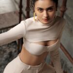 Janki Bodiwala Instagram - Freckles on fleek🤍 . Stylist @styleitwithniki Photographer @super_devang Mua:- @poojachabadia & @makeupandhairby_prarthana Outfit- @loveseer.in Jewellery- @edges_jewellery @kenayosha Curated by - @avanisoni18