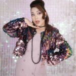 Janna Nick Instagram - banyak soalan nak tanya ni.. 1. Love MV #RASACINTA ke tak? 2. teka mana satu tangan I? 3. suka look yang mana ? 4. dah tengok full MV belum? kalau belum link ada dekat Bio k! pls like & share ❤️❤️❤️