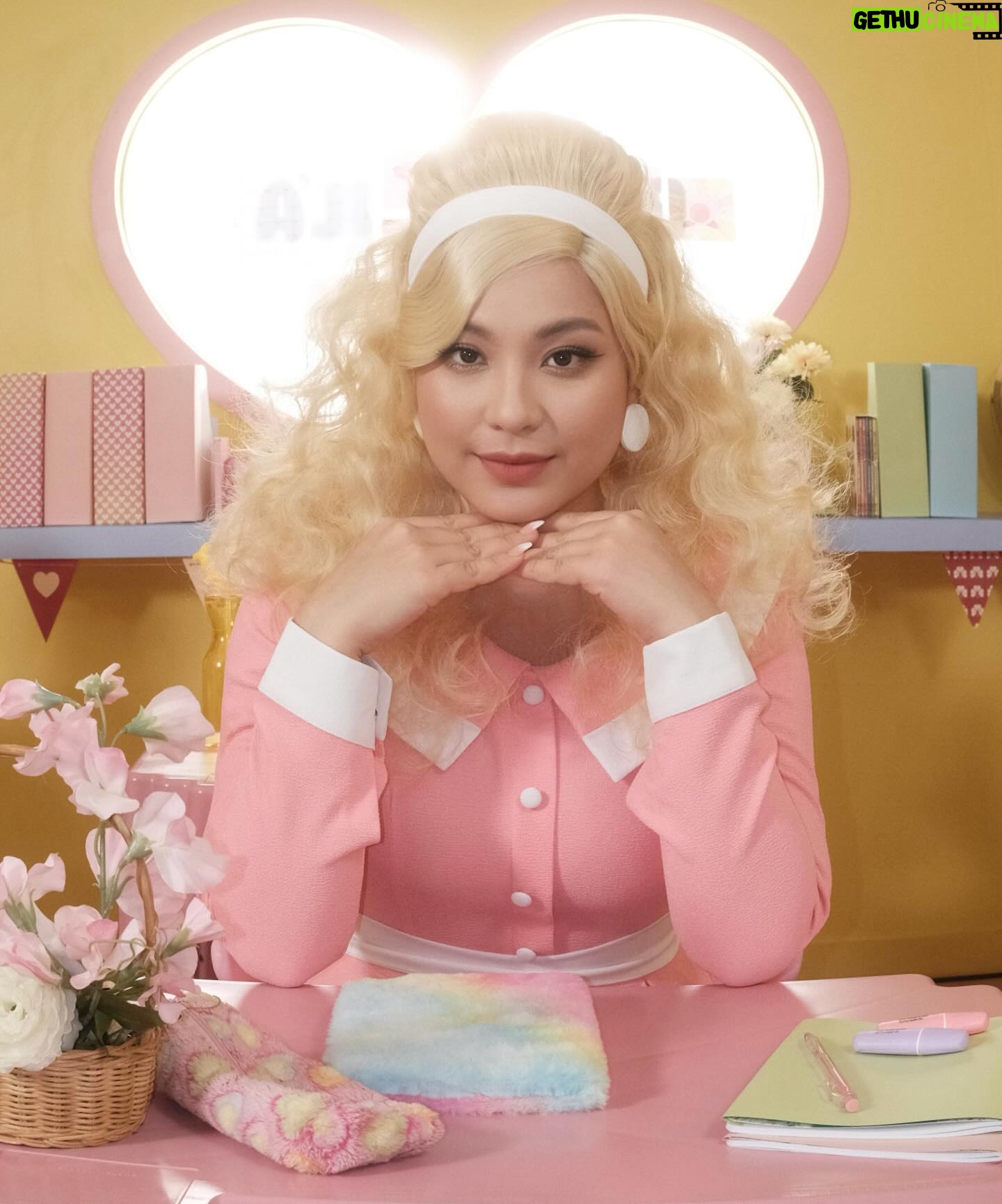 Janna Nick Instagram - banyak soalan nak tanya ni.. 1. Love MV #RASACINTA ke tak? 2. teka mana satu tangan I? 3. suka look yang mana ? 4. dah tengok full MV belum? kalau belum link ada dekat Bio k! pls like & share ❤️❤️❤️