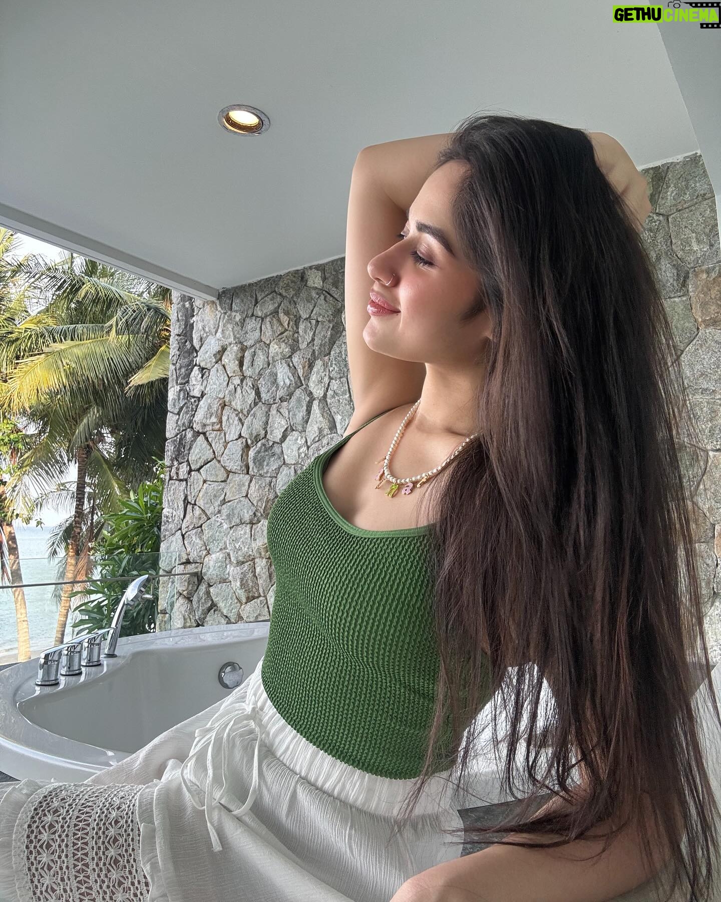 Jannat Zubair Rahmani Instagram - Look in my eyes, they will tell you the truth 💚