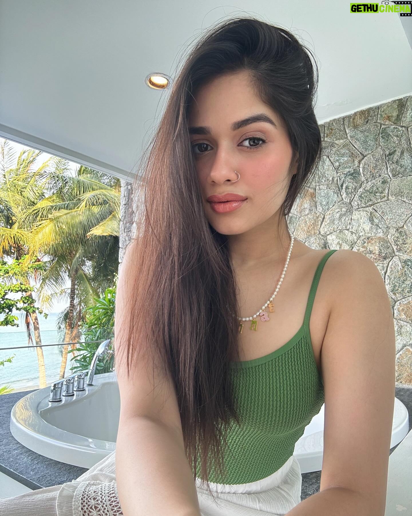 Jannat Zubair Rahmani Instagram - Look in my eyes, they will tell you the truth 💚