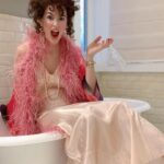 January Jones Instagram - “I gotta go baffroom!!” I LOVE YOU MISS HANNIGAN