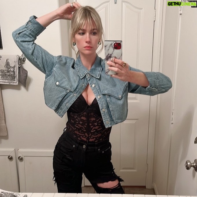 January Jones Instagram - Went to a High school basketball game this wknd. The parents section was almost as lit as the student section 🎉