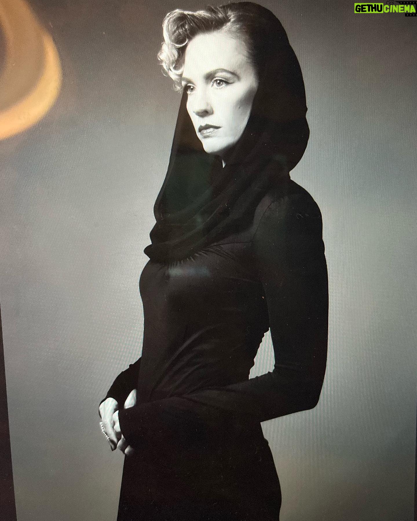 January Jones Instagram - @kateandlauramulleavy @rodarte CRUSHED IT💪🏻Thank you for creating a modern version of my dream Claudette Colbert dress🖤 @samanthamcmillen_stylist @delfinadelettrez @sam_boutros @jeanclaudeelmoughayar