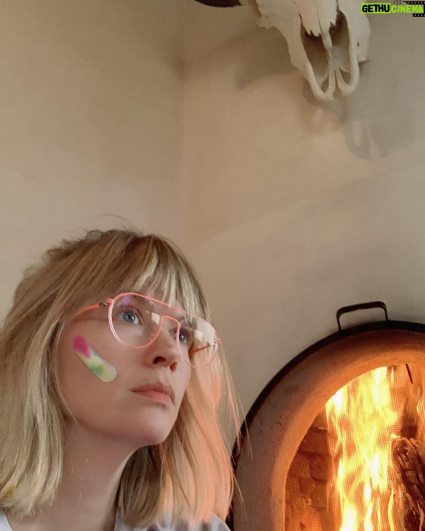 January Jones Instagram - Had a pimple in my mole that I squeezed and then my mole fell OFF and won’t stop bleeding. @delta decided to fly our plane empty to Sacramento instead of full to LA right before we were about to board. Now stuck and waiting out a winter storm warning. My 2022 decorations are waiting for us in LA so I’m going to just sit here and burn wood for a time period. On the bright side my Omni is gone 💃🏼 Happy New Year! #molesgrowback #planschange #covidisforevergetvaccinated