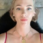 January Jones Instagram – 4 step process to lift your mood and get skin right using @truebotanicals fresh dewy winter skin kit #ad #DOtrythisathome