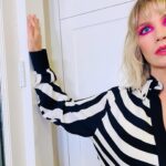 January Jones Instagram - I don’t excel @ small talk 👩🏻‍🎤