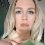 January Jones Instagram – 💚
