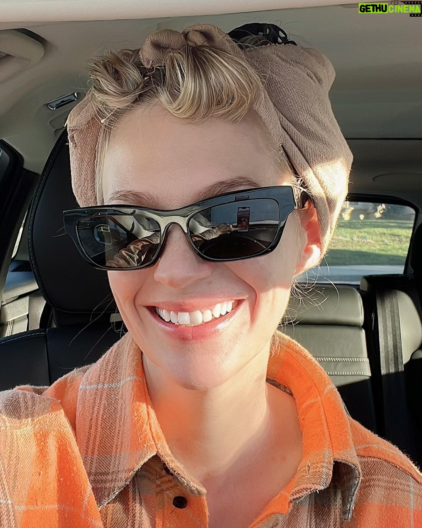 January Jones Instagram - Before and after. Thought I’d wake up with Marilyn Monroe hair but..