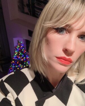 January Jones Instagram - Swipe for a Xmas gift at the end 🎅🏼