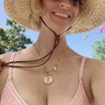 January Jones Instagram – Making mammeries 💓