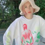 January Jones Instagram – Weather dips below 70 for 40min 👩🏼‍🌾