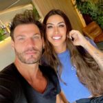 Jaque Khury Instagram - Hoje foi dia de visitar meu dentista que adoro @mariogiorgis , e ele fez um planejamento para aumentar o meu sorriso… que estava fechado… e olha como ficou lindo 🤩… este é apenas o molde do planejamento….