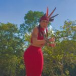 Jaque Khury Instagram - Quando a gente se vê fora da matrix, não desvê mais… o caminho do autoconhecimento e da espiritualidade é só pra cima, só pra frente só amor e alegria . #hauxhaux #ayahuaska #casahaira #espiritualidade