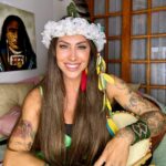 Jaque Khury Instagram - Ayahuask4 é vida! É conexão. É expansão de consciência. Com muita humildade pedi para a ayahuaska se eu poderia visitar territórios novos da minha existência e tive o presente de me conectar com a minha história de alma, e minha ancestralidade. Gratidão as medicinas da floresta. 🌳 e que esse despertar possa atingir cada vez mais pessoas. #ayahusca #nixiepae #medicinasdafloresta