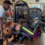 Jaque Khury Instagram - Algumas correções importantes na execução do movimento de mesa flexora que aprendi faz uns tempos e deu muita diferença para ganhar volume no posterior de coxa.