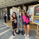 Jaque Khury Instagram - Hoje começamos a nossa viagem dos sonhos. Agora com @gaelkhury com 9 anos, está perfeito! A idade certa !!! Momento de estar juntos intensamente. E foi tudo lindo 🤩 Obrigada @magicblueturismo que deu a maior assistência e condições ótimas para comprar os ingressos.